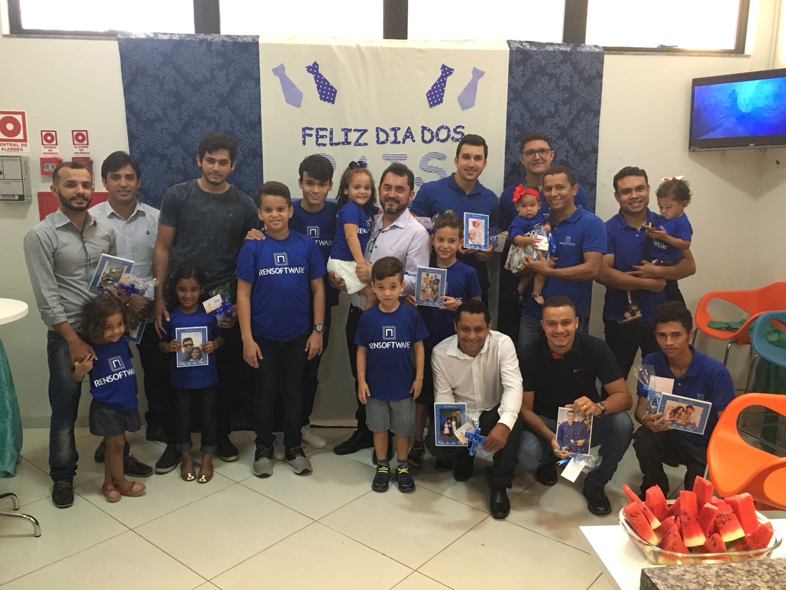 Rensoftware homenageia os pais com vídeo surpresa e encontro com a família