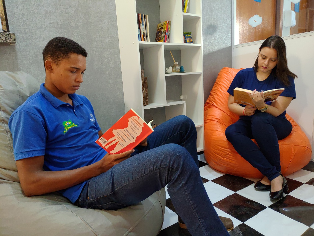 Rensoftware implanta biblioteca compartilhada para estimular hábito da leitura entre colaboradores